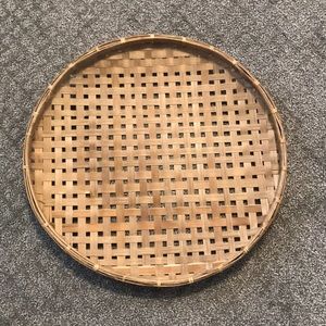 Woven tray/basket wall hanging